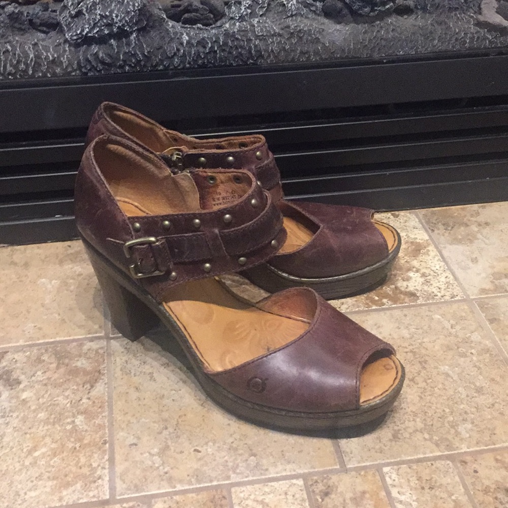 Brown leather opened toed sandals